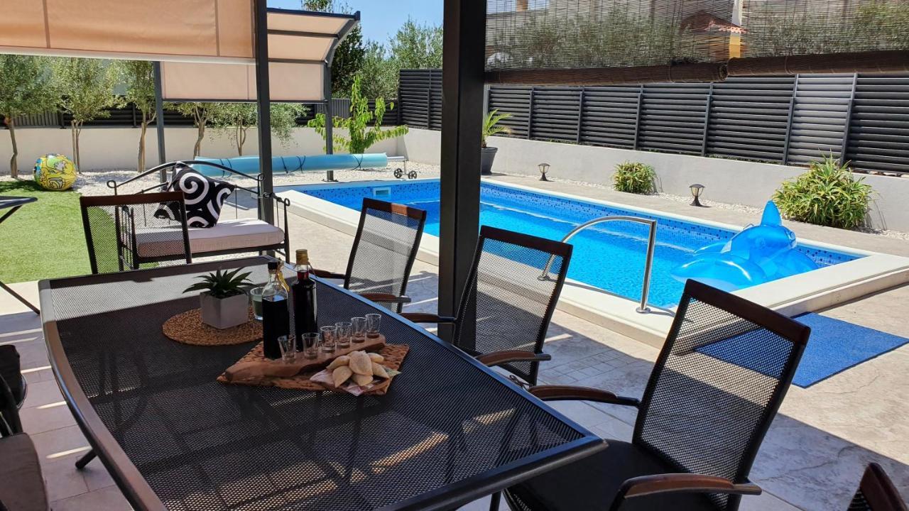 Villa Fides With Private Pool, Garden And Sea View Kaštel Novi Extérieur photo