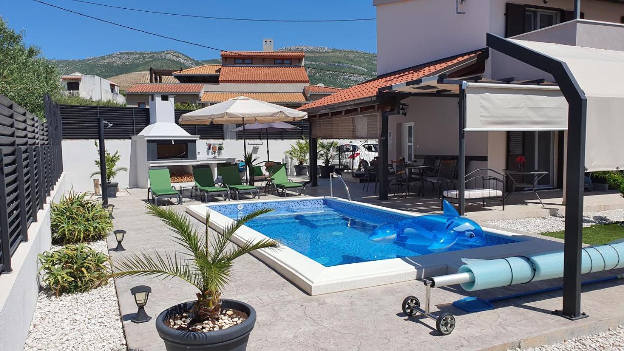 Villa Fides With Private Pool, Garden And Sea View Kaštel Novi Extérieur photo