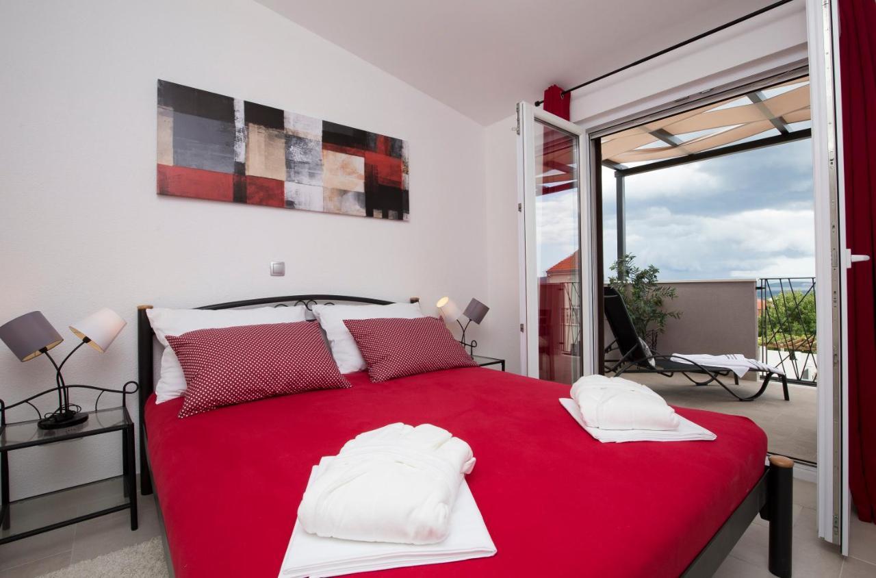 Villa Fides With Private Pool, Garden And Sea View Kaštel Novi Extérieur photo