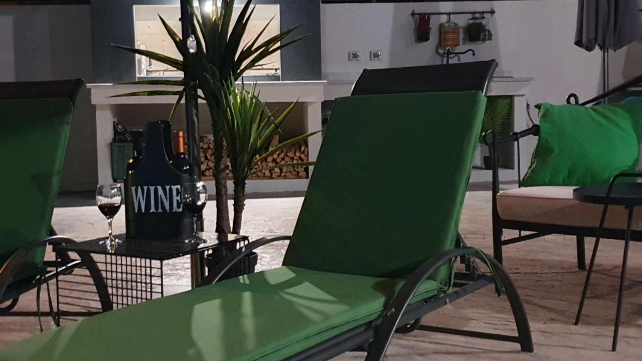 Villa Fides With Private Pool, Garden And Sea View Kaštel Novi Extérieur photo