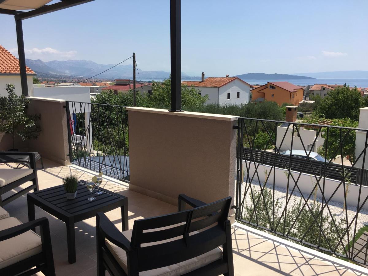 Villa Fides With Private Pool, Garden And Sea View Kaštel Novi Extérieur photo