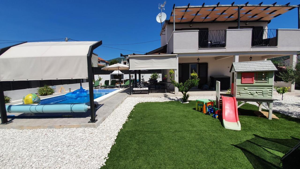 Villa Fides With Private Pool, Garden And Sea View Kaštel Novi Extérieur photo