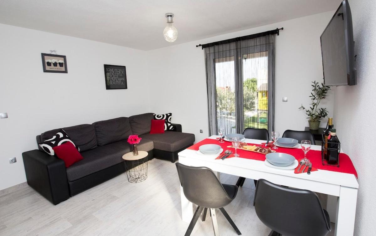 Villa Fides With Private Pool, Garden And Sea View Kaštel Novi Extérieur photo