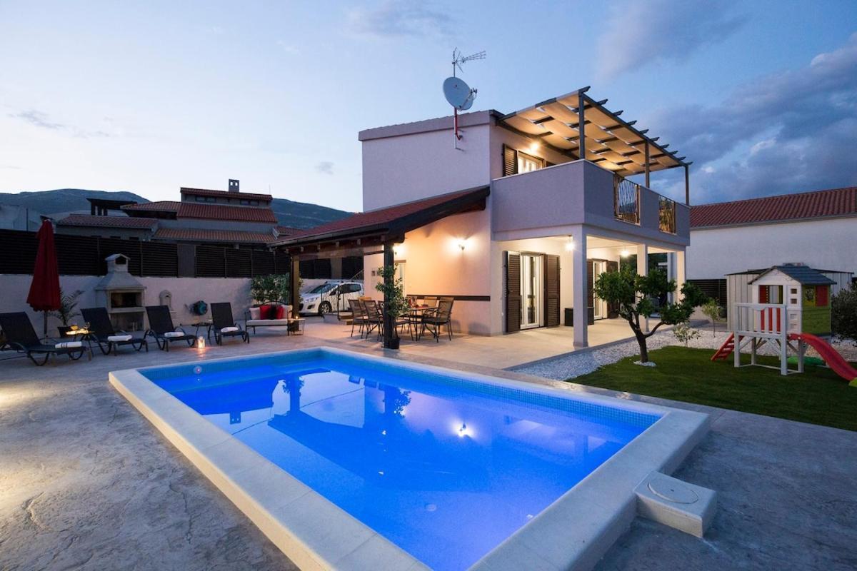 Villa Fides With Private Pool, Garden And Sea View Kaštel Novi Extérieur photo