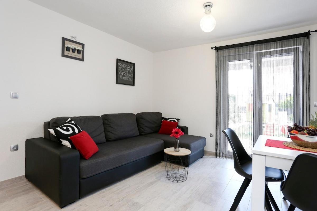 Villa Fides With Private Pool, Garden And Sea View Kaštel Novi Extérieur photo