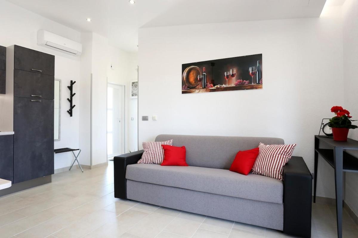 Villa Fides With Private Pool, Garden And Sea View Kaštel Novi Extérieur photo